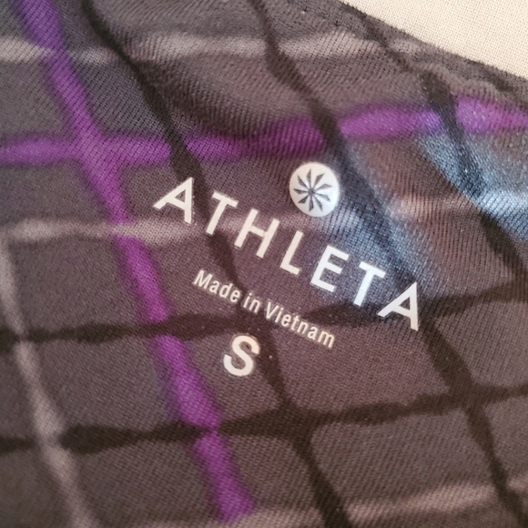 *SOLD* Athleta Gray Purple Plaid Capri Leggings - Picture 6 of 9
